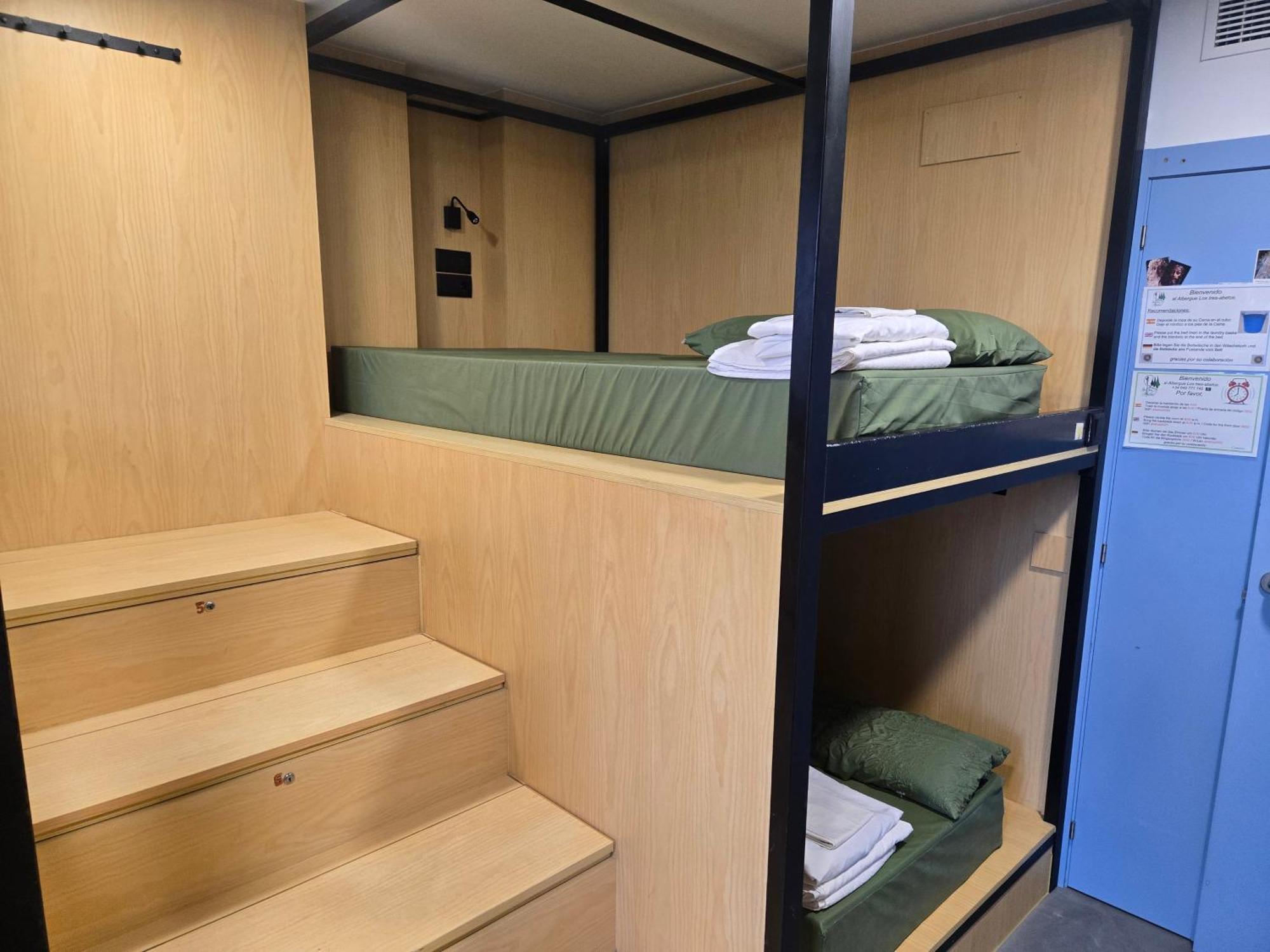 Bunk Bed Mixed Dormitory Room